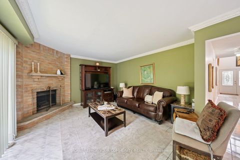 Photo 16 at 194 Carrington Drive, Mill Pond, Richmond Hill