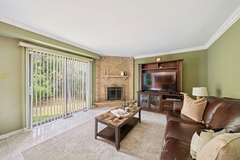 Photo 17 at 194 Carrington Drive, Mill Pond, Richmond Hill
