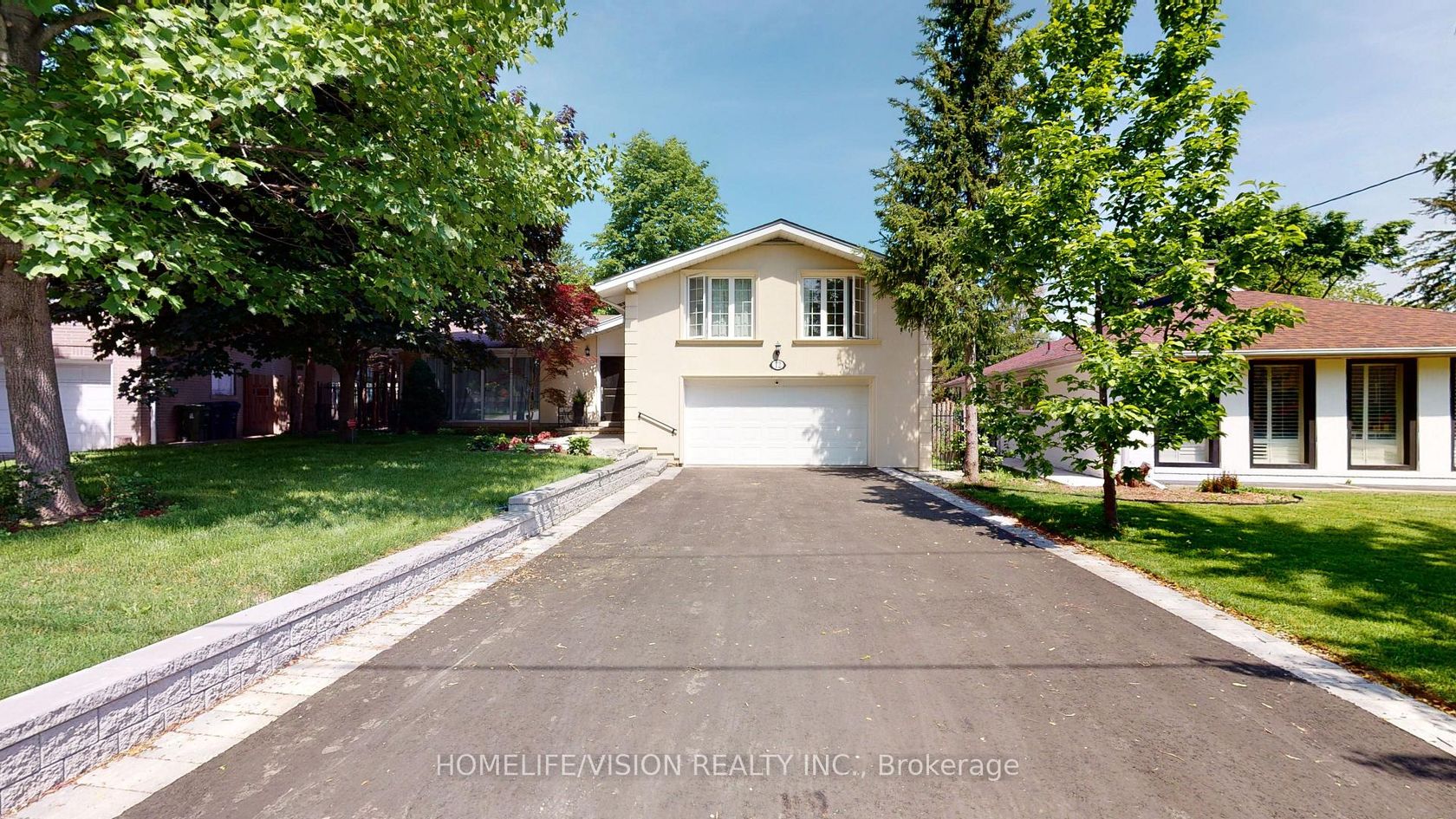 12 Flaremore Crescent, Bayview Village, Toronto by Alessia Polo 12 Flaremore Crescent, Bayview Village, Toronto