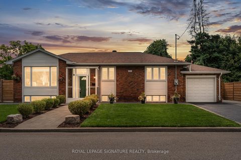 Photo 1 at 52 Ivorwood Crescent, Maryvale, Toronto