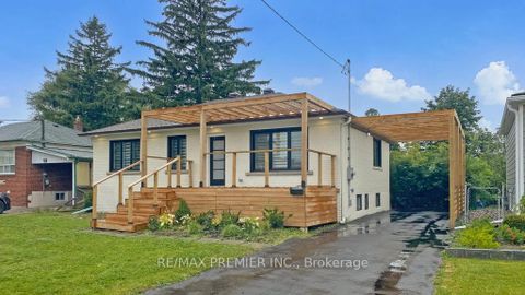Photo 1 at 270 Brighton Avenue, Bathurst Manor, Toronto