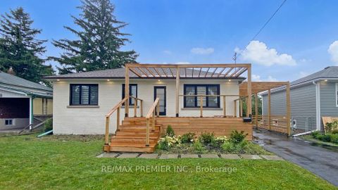 Photo 2 at 270 Brighton Avenue, Bathurst Manor, Toronto