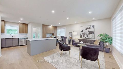 Photo 10 at 270 Brighton Avenue, Bathurst Manor, Toronto