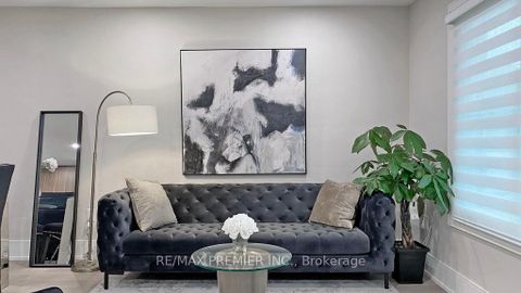 Photo 14 at 270 Brighton Avenue, Bathurst Manor, Toronto
