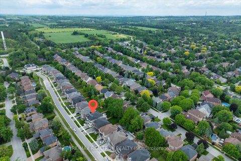 Photo 4 at 92 Klees Crescent, Aurora Highlands, Aurora