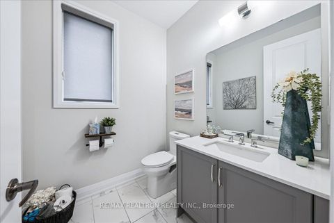 Photo 10 at 92 Klees Crescent, Aurora Highlands, Aurora