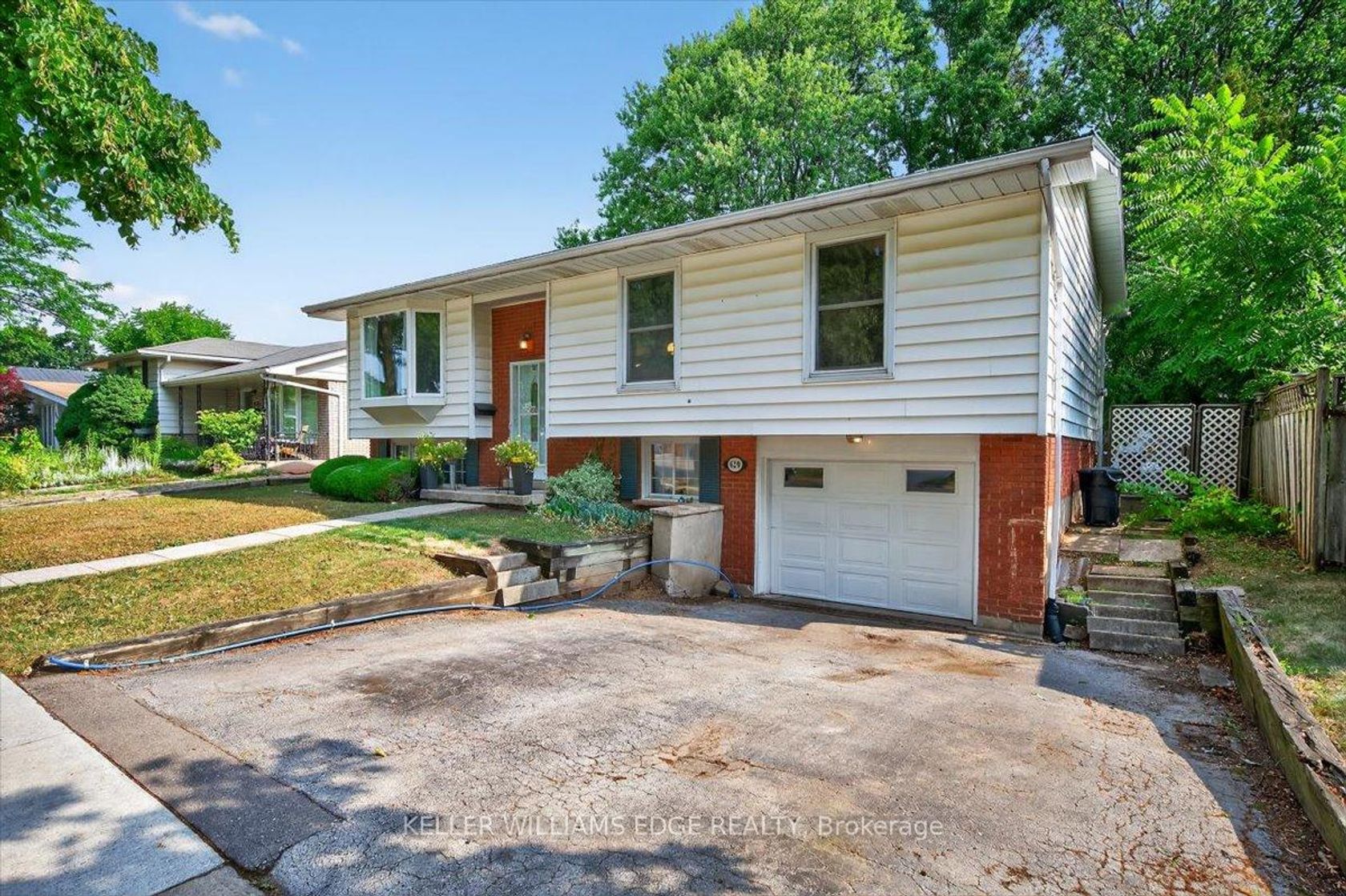 639 Blue Forest Hill, Appleby, Burlington 
