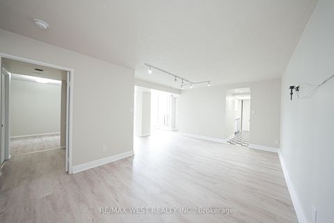 Photo 11 at 608 - 1470 Midland Avenue, Dorset Park, Toronto