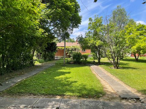 Photo 2 at 1041 Willowdale Avenue, Newtonbrook East, Toronto