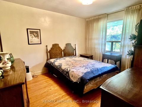 Photo 10 at 1041 Willowdale Avenue, Newtonbrook East, Toronto