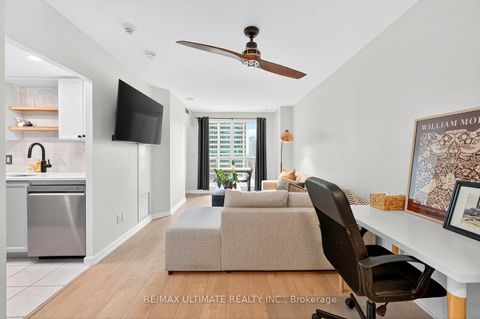 Photo 4 at 2113 - 8 Park Road, Moore Park, Toronto