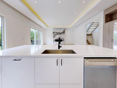 Photo 14 at 32 Cossar Drive, Aurora Highlands, Aurora