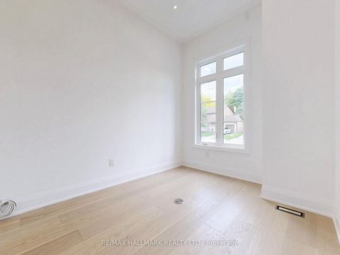 Photo 17 at 32 Cossar Drive, Aurora Highlands, Aurora
