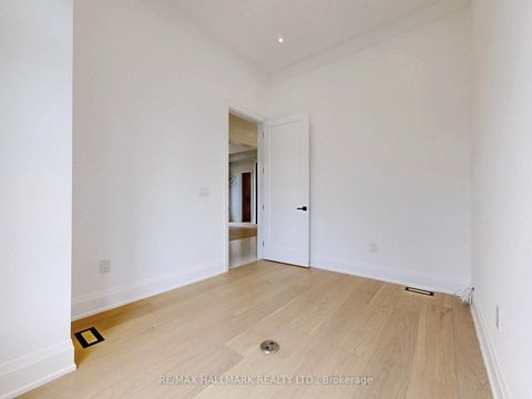 Photo 18 at 32 Cossar Drive, Aurora Highlands, Aurora