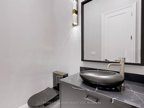 Photo 19 at 32 Cossar Drive, Aurora Highlands, Aurora