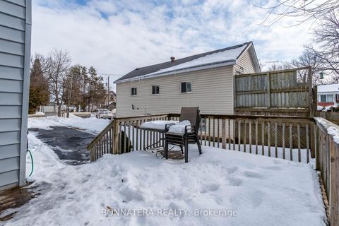 Photo 12 at 687 INNISFIL BEACH Road, Alcona, Innisfil Photo 12 at 687 INNISFIL BEACH Road, Alcona, Innisfil