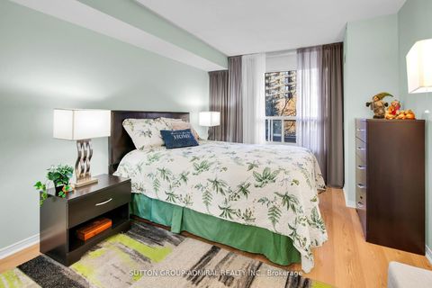 Photo 12 at 317 - 11 Townsgate Drive, Yorkhill, Vaughan