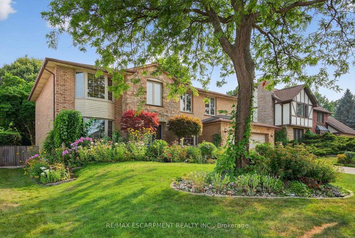 Photo 1 at 64 Summerdale Place, Ancaster, Hamilton
