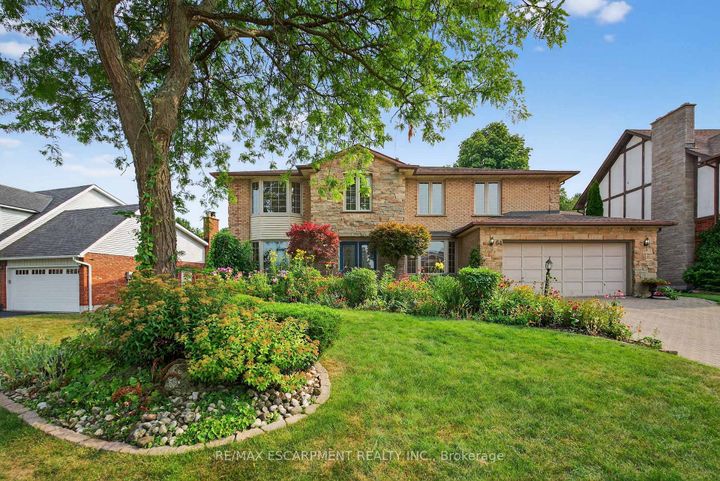 Photo 2 at 64 Summerdale Place, Ancaster, Hamilton
