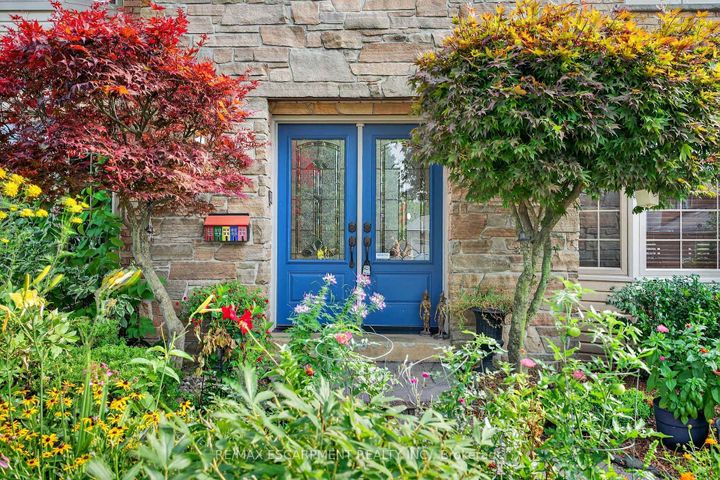 Photo 3 at 64 Summerdale Place, Ancaster, Hamilton