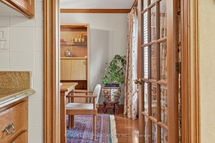 Photo 14 at 64 Summerdale Place, Ancaster, Hamilton