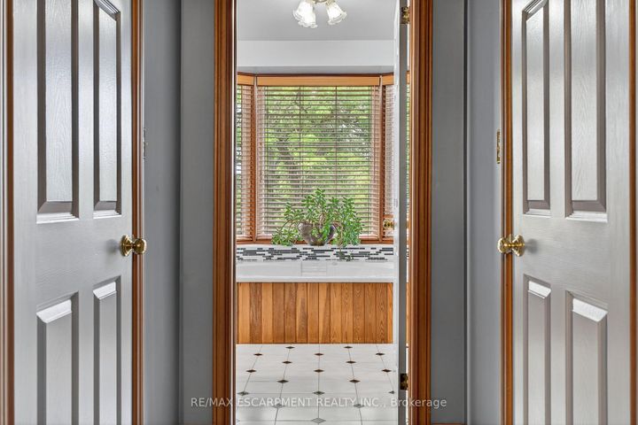 Photo 30 at 64 Summerdale Place, Ancaster, Hamilton