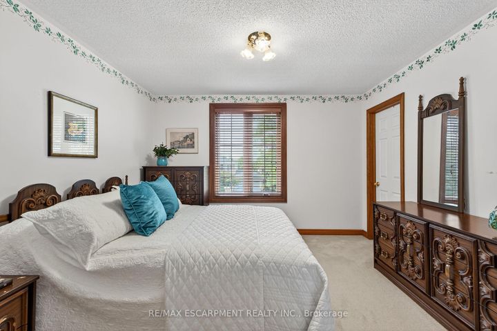 Photo 35 at 64 Summerdale Place, Ancaster, Hamilton
