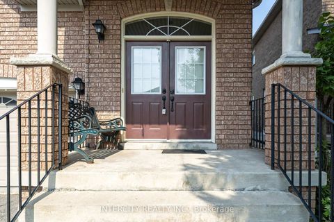 Photo 2 at 100 Lio Avenue, Sonoma Heights, Vaughan