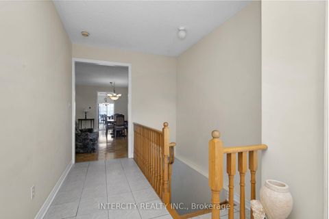 Photo 4 at 100 Lio Avenue, Sonoma Heights, Vaughan