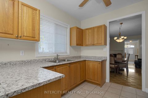 Photo 10 at 100 Lio Avenue, Sonoma Heights, Vaughan