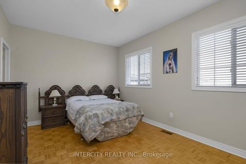 Photo 13 at 100 Lio Avenue, Sonoma Heights, Vaughan