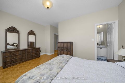 Photo 14 at 100 Lio Avenue, Sonoma Heights, Vaughan