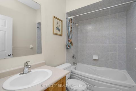 Photo 18 at 100 Lio Avenue, Sonoma Heights, Vaughan