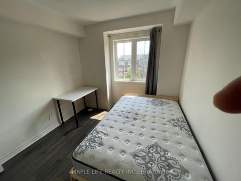 Photo 13 at 8 - 12 EATON PARK Lane E, L'Amoreaux, Toronto