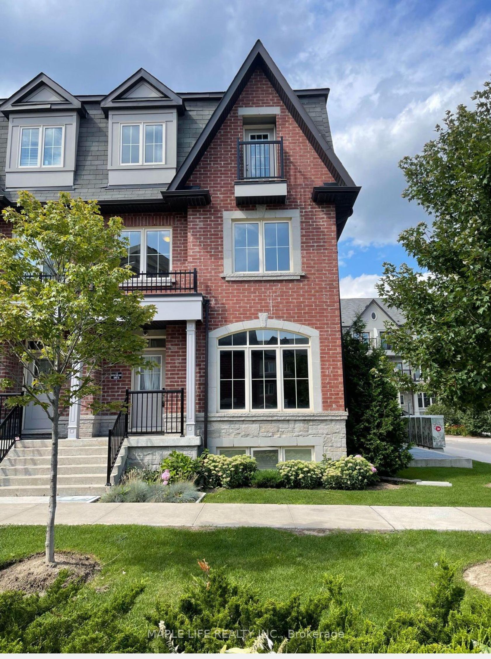 8 - 12 EATON PARK Lane E, L'Amoreaux, Toronto 