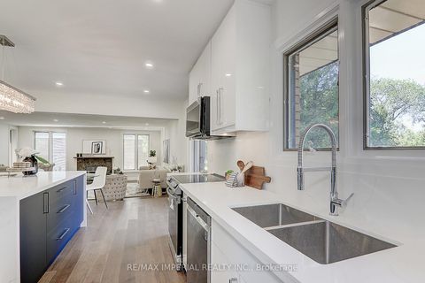 Photo 11 at 98 Belfry Drive, Leslie Valley, Newmarket