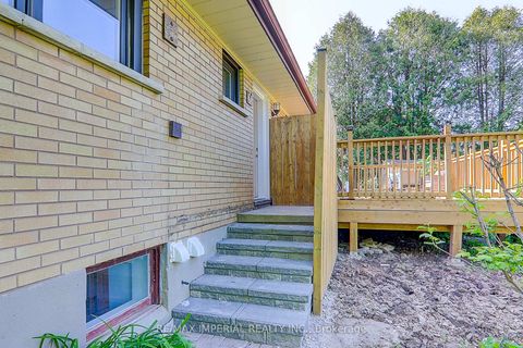 Photo 24 at 98 Belfry Drive, Leslie Valley, Newmarket