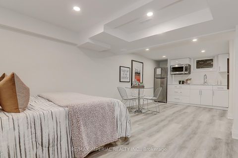 Photo 34 at 98 Belfry Drive, Leslie Valley, Newmarket