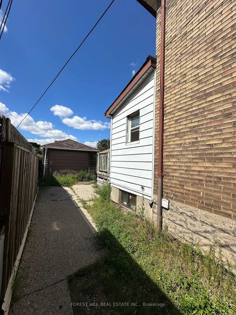 Photo 4 at 668 Jane Street, Smythe, Toronto