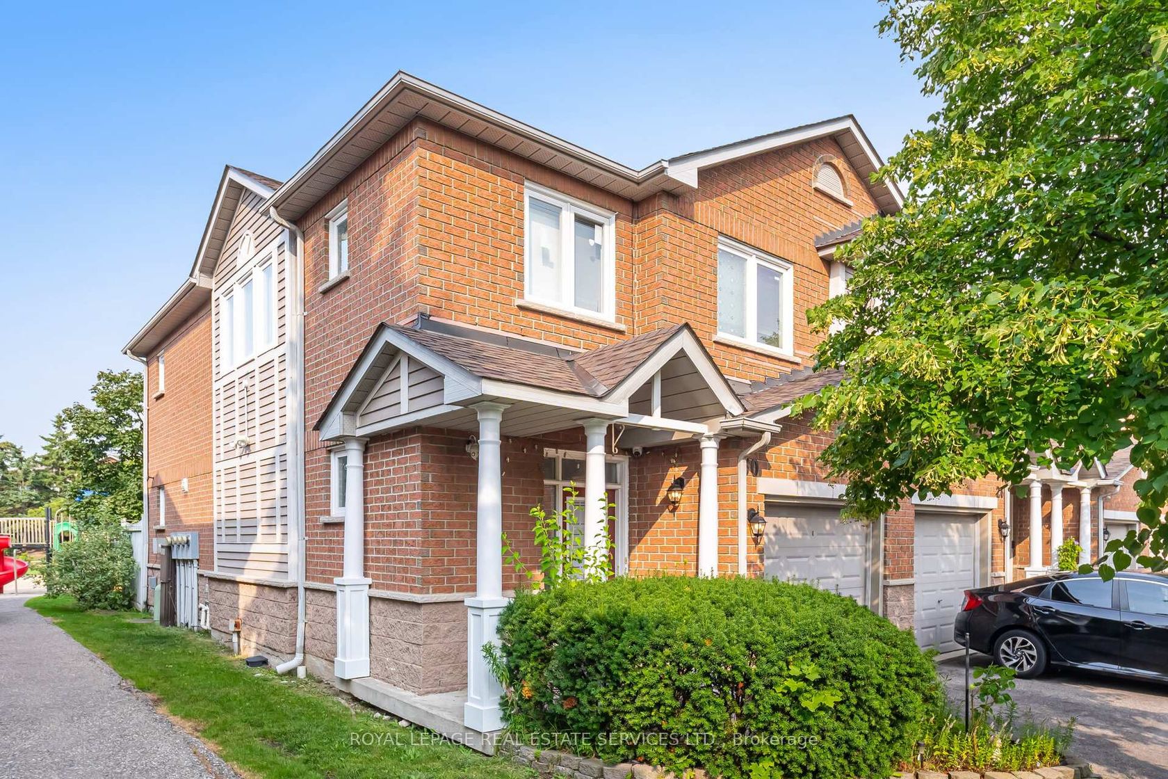 30 - 833 Scollard Court, East Credit, Mississauga 