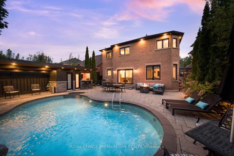 Photo 2 at 28 Johnswood Crescent, Vellore Village, Vaughan