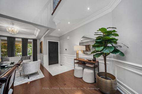 Photo 5 at 28 Johnswood Crescent, Vellore Village, Vaughan