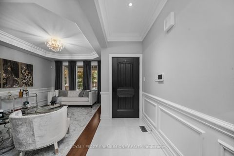 Photo 8 at 28 Johnswood Crescent, Vellore Village, Vaughan