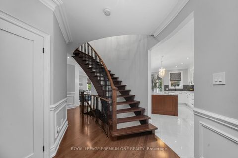 Photo 9 at 28 Johnswood Crescent, Vellore Village, Vaughan