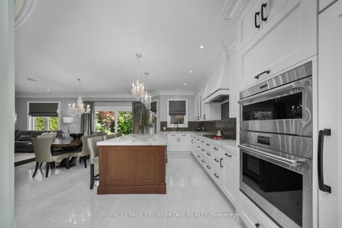 Photo 10 at 28 Johnswood Crescent, Vellore Village, Vaughan