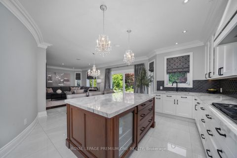 Photo 11 at 28 Johnswood Crescent, Vellore Village, Vaughan