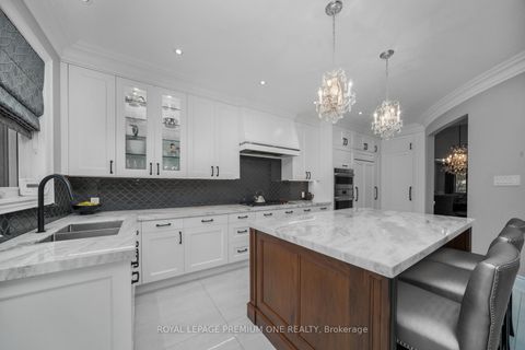 Photo 12 at 28 Johnswood Crescent, Vellore Village, Vaughan