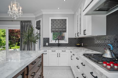 Photo 15 at 28 Johnswood Crescent, Vellore Village, Vaughan