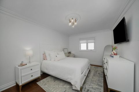 Photo 31 at 28 Johnswood Crescent, Vellore Village, Vaughan
