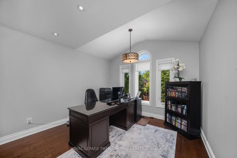 Photo 33 at 28 Johnswood Crescent, Vellore Village, Vaughan